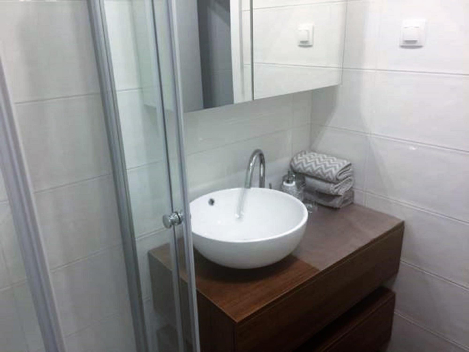 Bathroom 3, Sunny Estate, Nin