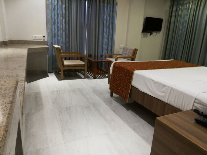 Bedroom 3, Lake View Resort, Pune