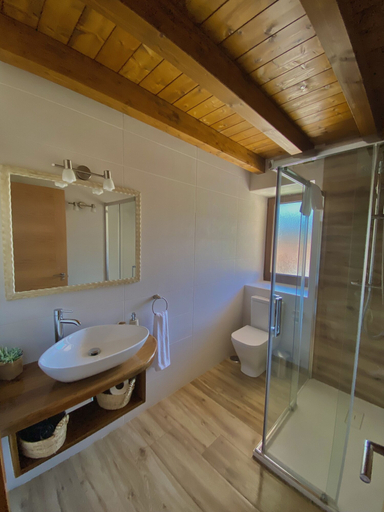 Bathroom 3, Apartamentos la Ventana de Mogrovejo, Cantabria