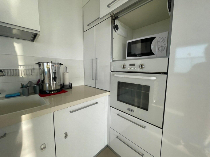 Others 4, Jacuzzi Penthouse with Sea View in Natanya
