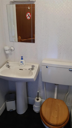 Bathroom 3, Blue Peter Hotel, Dumfries and Galloway