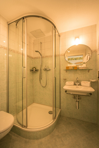 Bathroom 4, Hotel Falken, Interlaken