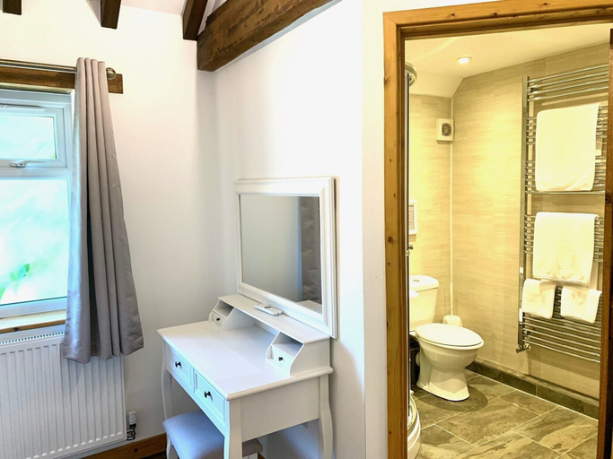 Bathroom 5, Flint Cottage - Sleeps 6 - Private Woodland, East Sussex