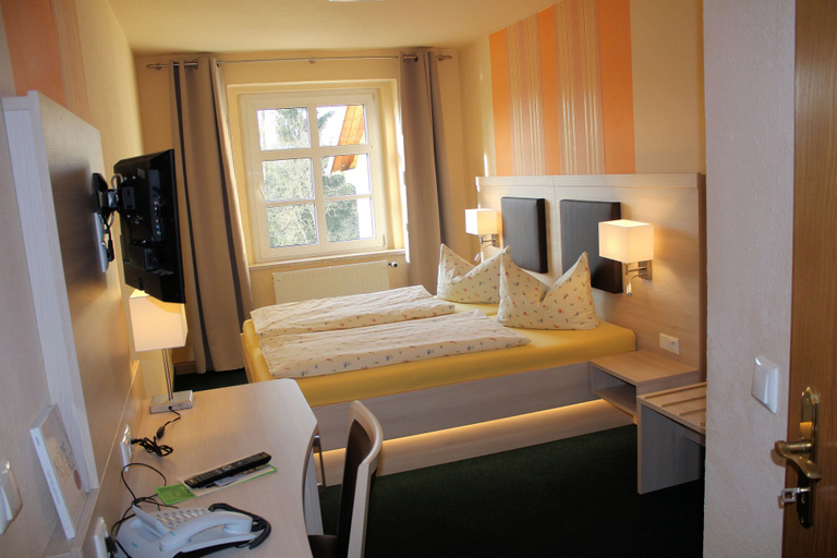 Bedroom 4, Landhotel Zum grünen Baum, Vogtlandkreis