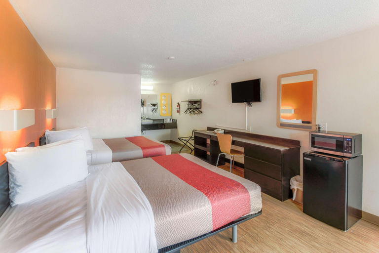 Bedroom 3, Motel 6 Kalamazoo, Kalamazoo