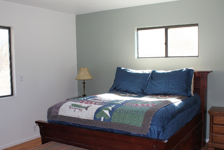 Bedroom 2, Moonridge Den- One Bedroom, San Bernardino