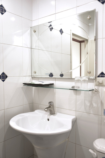 Bathroom 4, Xiu Shui Hotel, Nantou