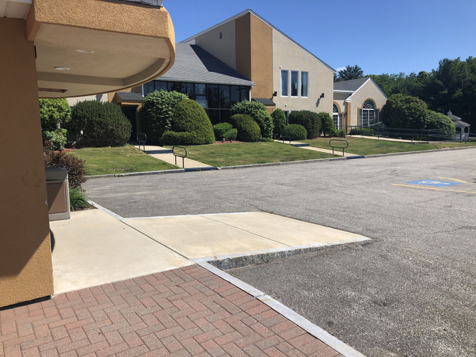 Exterior & Views 2, Best Western Plus The Inn at Hampton, Rockingham