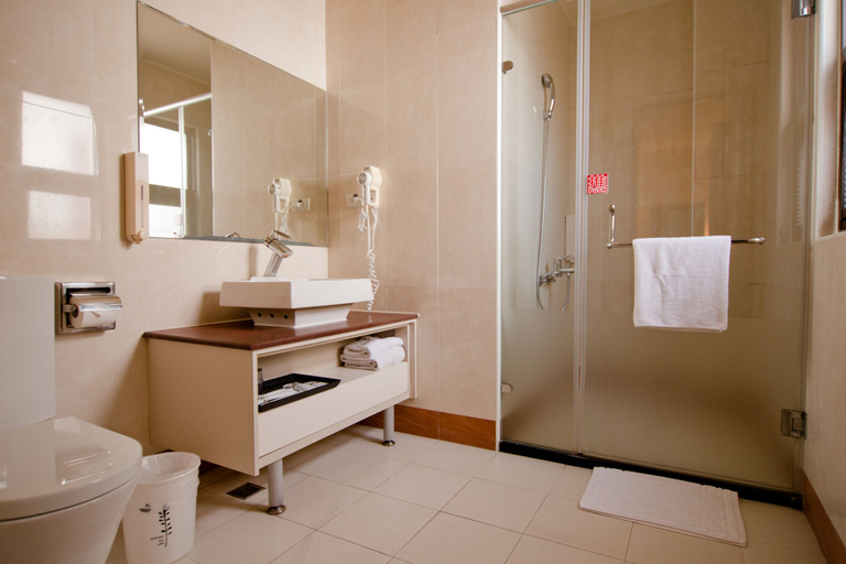 Bathroom 3, East Town 26, Hualien