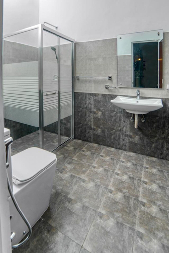 Bathroom, Seethawaka Royal Resort, Hanwella