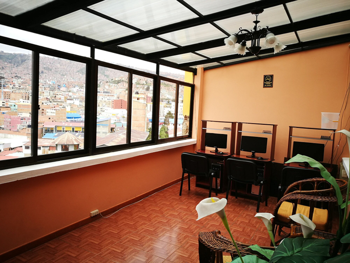 Others 5, Hostal Perla Negra, Pedro Domingo Murillo