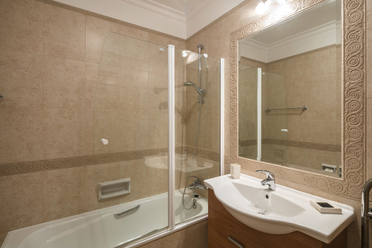 Bathroom 3, Boavista Golf Apartment, Lagos