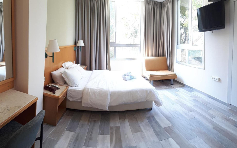 Bedroom 5, Marom Residence Romema