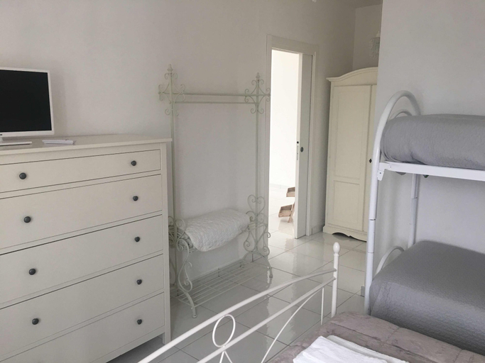 Bedroom 3, La Bouganville, Salerno