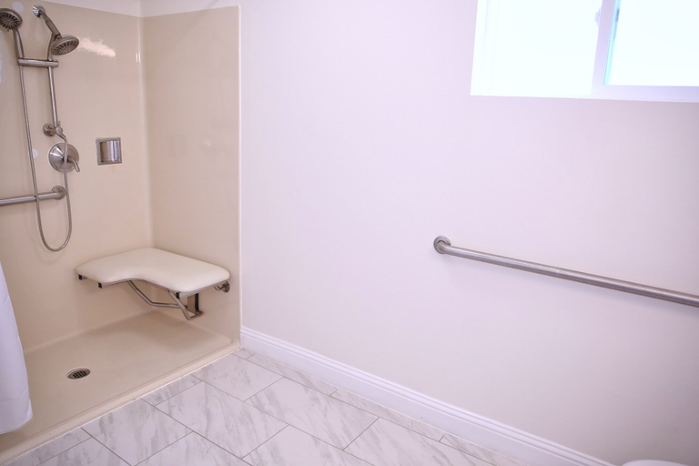 Bathroom 4, Travelodge by Wyndham Crescent City, Del Norte