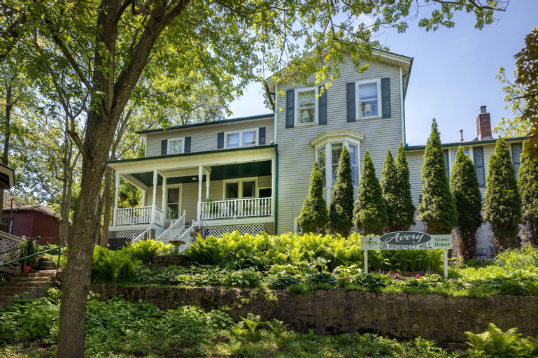 Exterior & Views