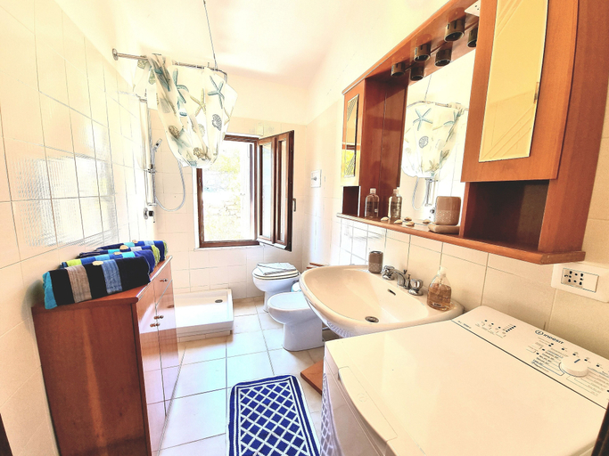 Bathroom 4, 4 Bedroom Villa With Garden 3 min Walk From Beach!, Cagliari