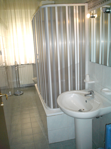 Bathroom, Santa Lucia, Foggia