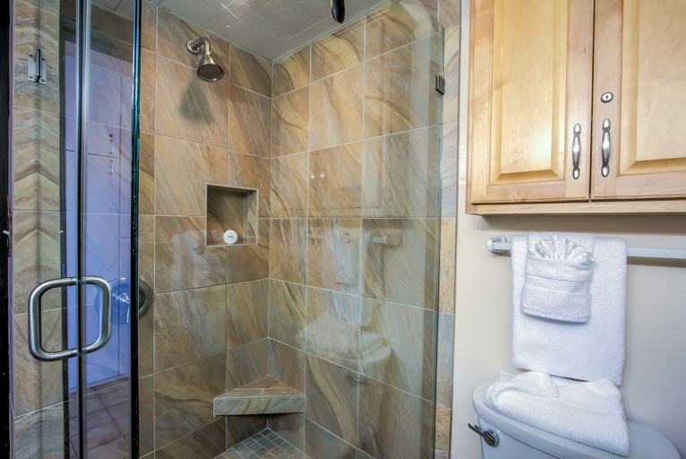 Bathroom 4, Maui Kai, Maui