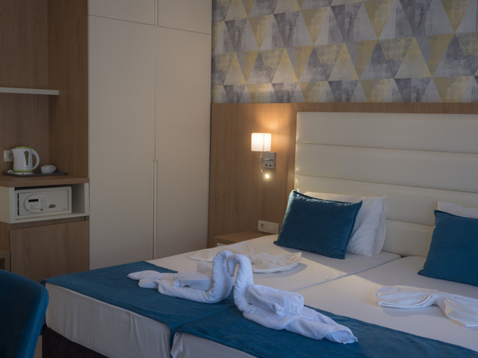 Bedroom 3, Pearl Beach Hotel