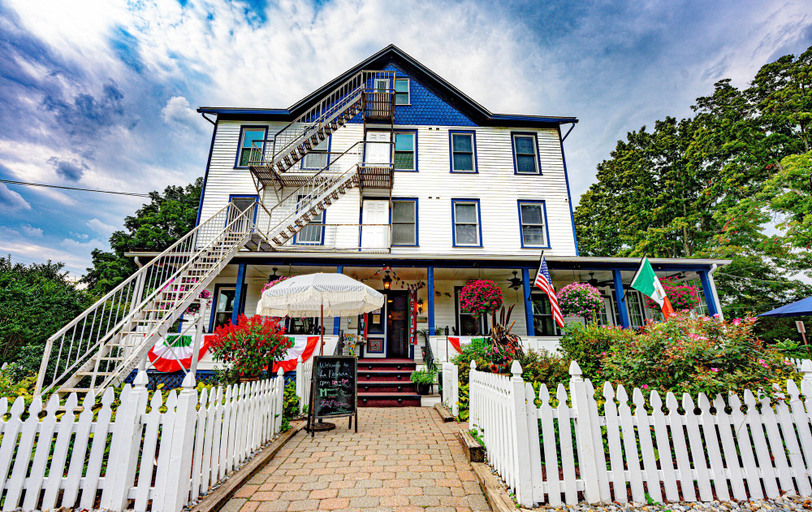 Exterior & Views 2, La Posada, Pike