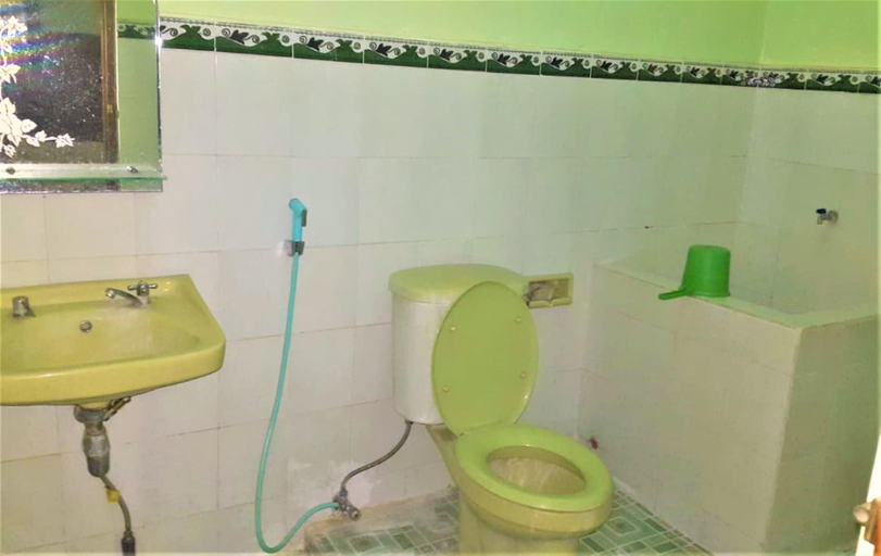 Bathroom 3, Hotel Mulia, Sukoharjo