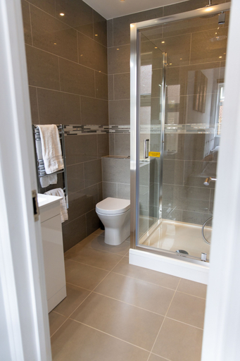 Bathroom 3, London Northwick Park by Riis Property, London