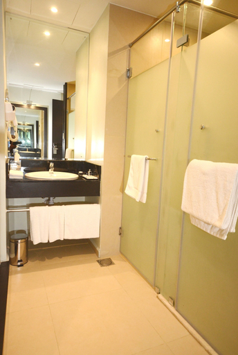 Bathroom 5, Royal Canaan Nairobi Hotel, Dagoretti North