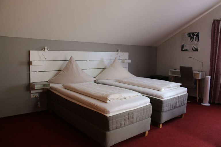 Bedroom 2, Pension & Gaststätte Handelshof, Saarlouis