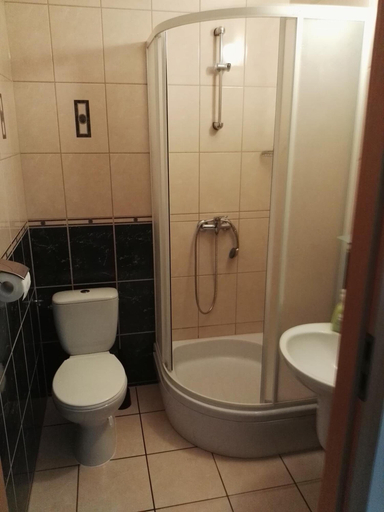 Bathroom 3, Motel w Lace, Bolesławiec