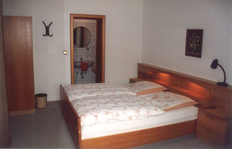 Bedroom, AdiHotels 'Haus Gombert', Schwalm-Eder-Kreis