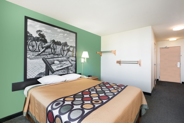 Bedroom 2, Super 8 by Wyndham Hagerstown/Halfway Area, Washington