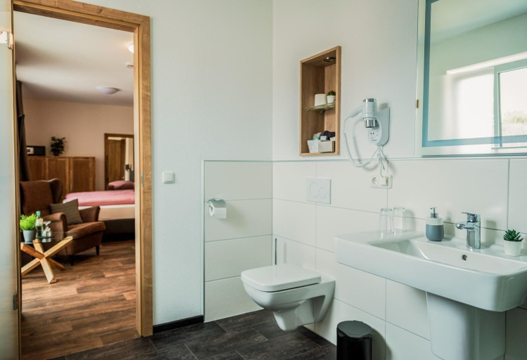 Bathroom 3, Hotel Am Dalwigker Tor, Waldeck-Frankenberg