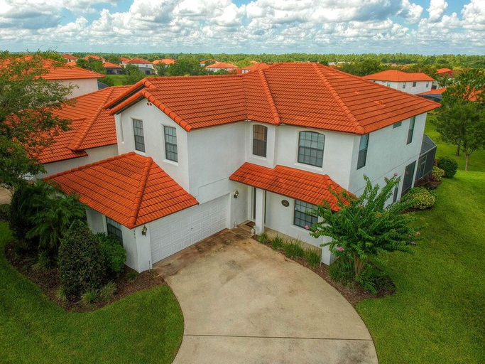 Exterior & Views 2, High Grove 5 Bedrooms & Private Pool, Lake
