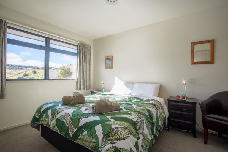 Bedroom 3, Loch Vista Lake View Villa Accommodation, Southland