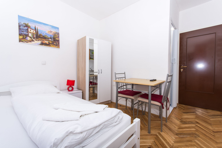 Bedroom 3, Balote, Okrug