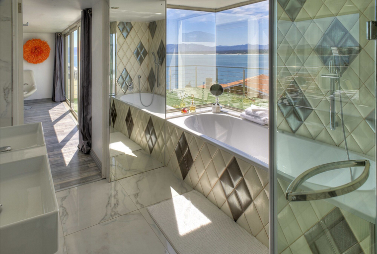 Bathroom 4, Sea Star Lodge, Overberg