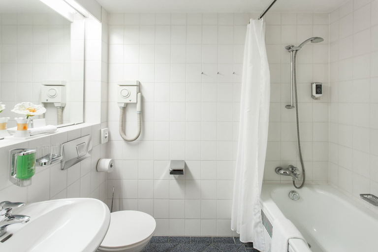 Bathroom 5, Trip Inn Bristol Hotel, Mainz