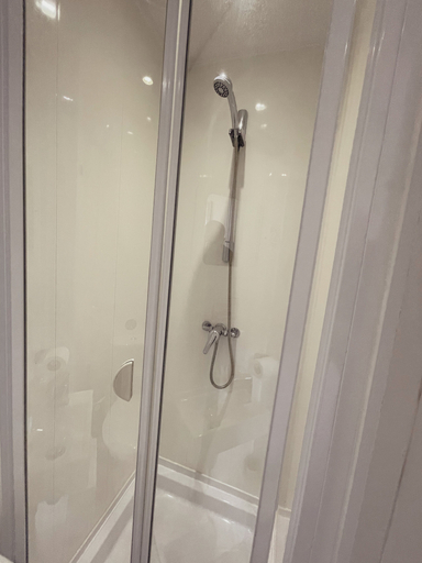 Bathroom 4, Contractor Accommodation - Cacco, Northamptonshire