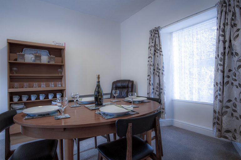 Others 5, Dragons Den - 2 Bedroom Apartment - Tenby, Pembrokeshire