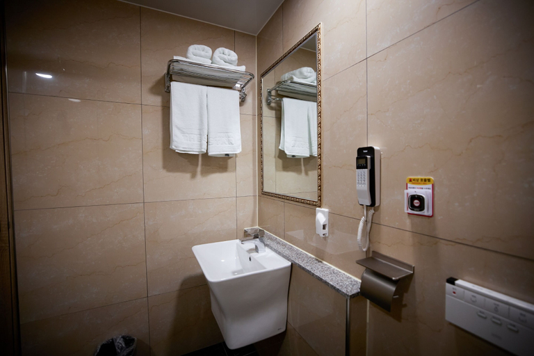 Bathroom 5, Hotel The Star, Yeonggwang
