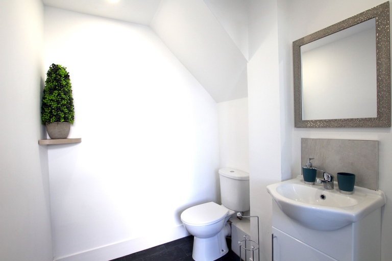 Bathroom 3, Fabrik Apartments - Station Road, Blackpool