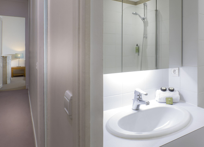 Bathroom 4, Résidence Charles Floquet, Paris