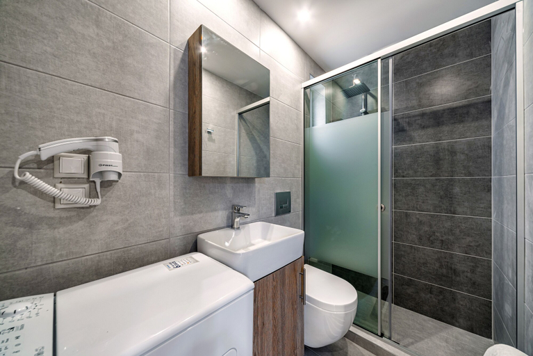 Bathroom 3, Elia Tree Studios, Crete