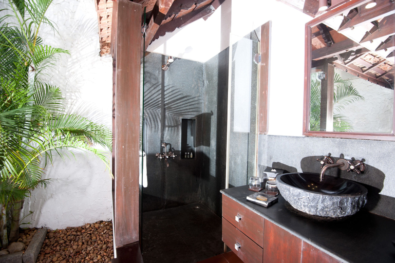 Bathroom 5, Niraamaya Surya Samudra, Thiruvananthapuram