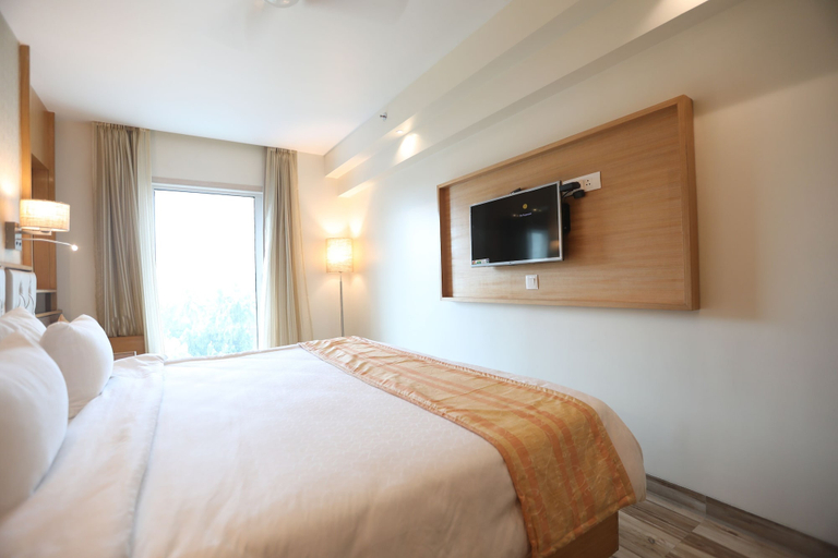 Bedroom 2, Hotel Cliffton, Mumbai Suburban