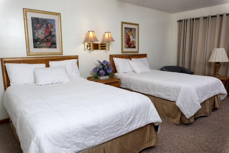 Bedroom 3, Four Seasons Motel, Posey