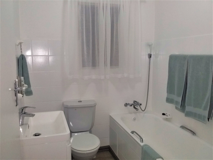 Bathroom 4, First Group La Rochelle, Umkhanyakude