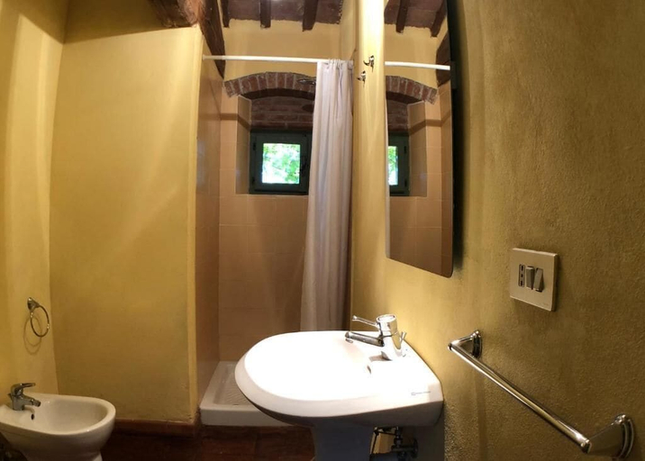 Bathroom 5, Fattoria di Casalappi, Livorno