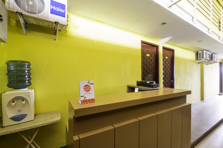 Public Area, Capital O 1973 Guest House Toserba Selamat Syariah Pelabuhan Ratu, Sukabumi